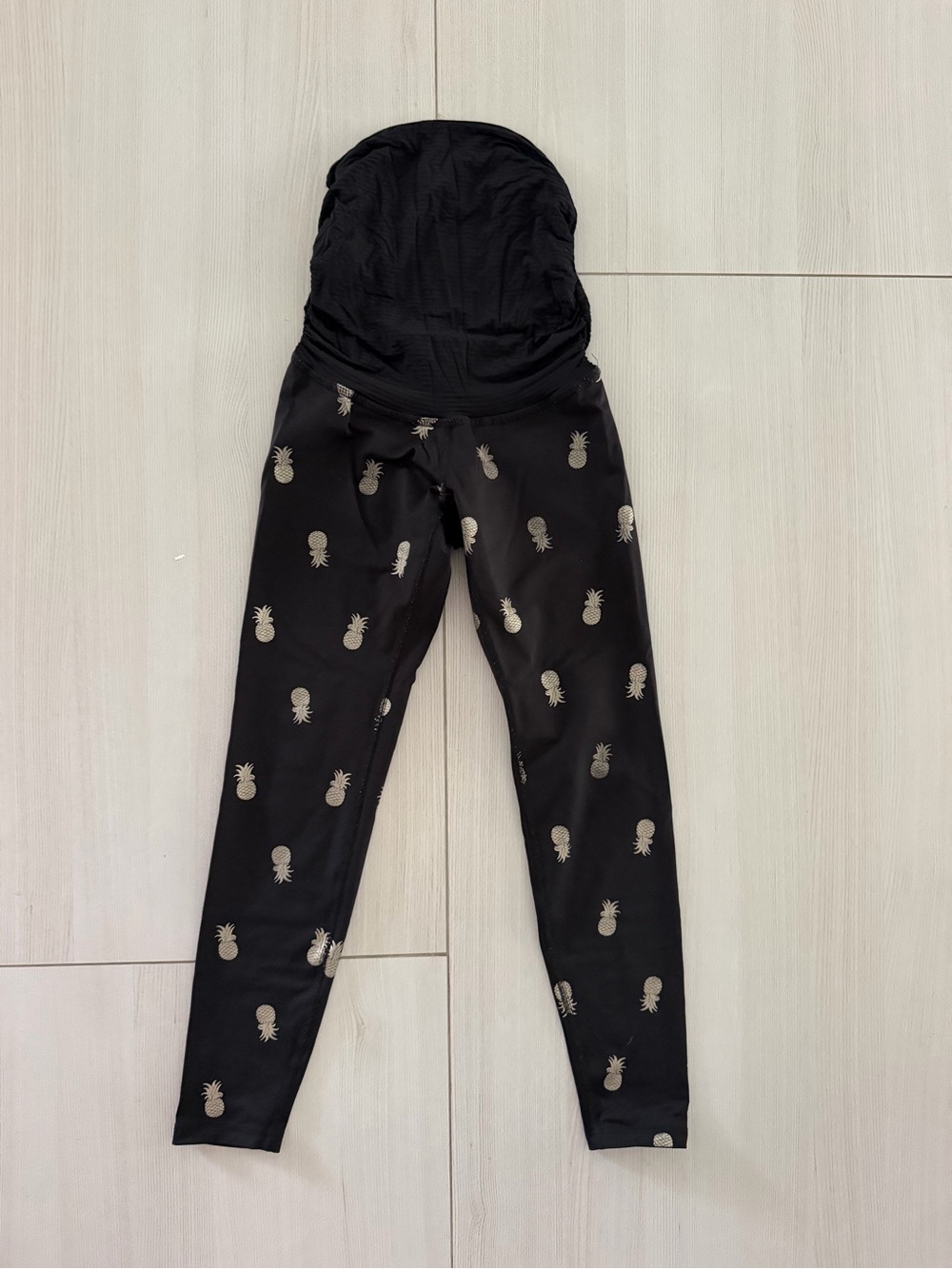 Beyond the Bump Leggings with Gold Pineapple Print XS